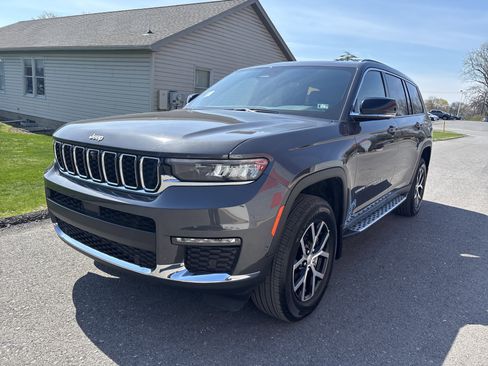 Used 2025 Jeep Grand Cherokee L Limited w/ Luxury Tech Group II image 8