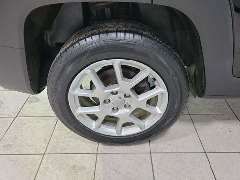 Used 2019 Jeep Renegade Latitude image 57