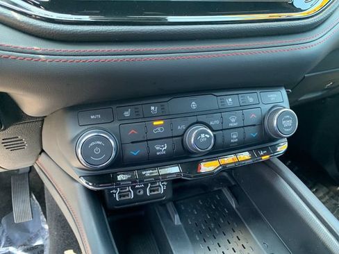 Used 2025 Dodge Durango GT AWD/4WD image 24