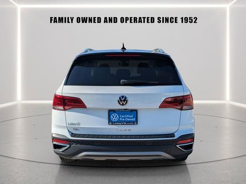 Certified 2023 Volkswagen Taos SE w/ Black Wheel Package FWD image 5
