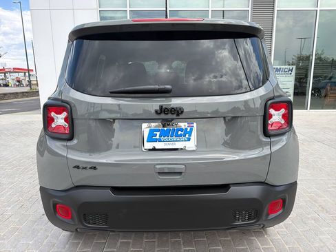 Used 2023 Jeep Renegade Latitude AWD/4WD image 4