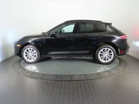 Certified 2025 Porsche Macan AWD/4WD image 2