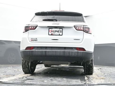 Used 2024 Jeep Compass Latitude image 46