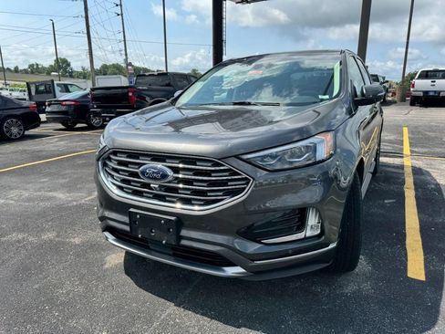 Used 2019 Ford Edge Titanium w/ Equipment Group 301A AWD/4WD image 5