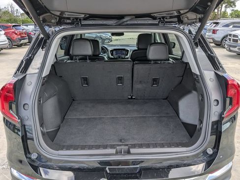 Used 2024 GMC Terrain SLT FWD image 12