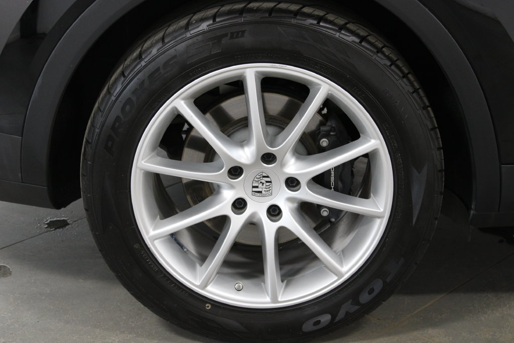 Used 2024 Porsche Cayenne AWD/4WD image 13