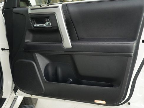 Used 2017 Toyota 4Runner Limited image 9