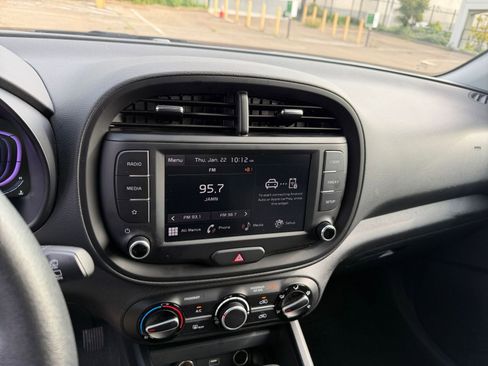 Used 2025 Kia Soul LX w/ LX Technology Package image 21