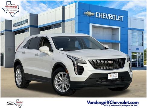 Used 2022 Cadillac XT4 Luxury w/ Cold Weather Package image 1