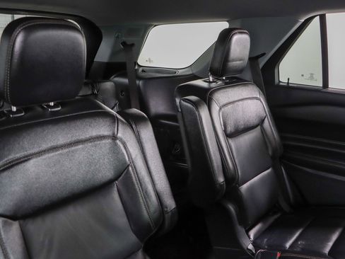 Used 2022 Ford Explorer Limited w/ Equipment Group 301A RWD image 28