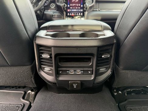 Used 2024 RAM 2500 Limited image 32