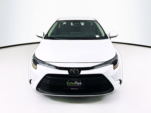 Used 2024 Toyota Corolla LE image 2