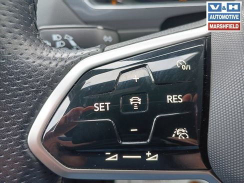 Used 2022 Volkswagen Tiguan SEL R-Line AWD/4WD image 4