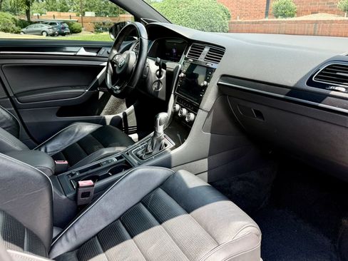 Used 2018 Volkswagen Golf R 4-Door AWD/4WD image 15