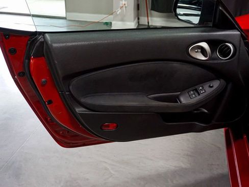 Used 2010 Nissan 370Z Touring image 17