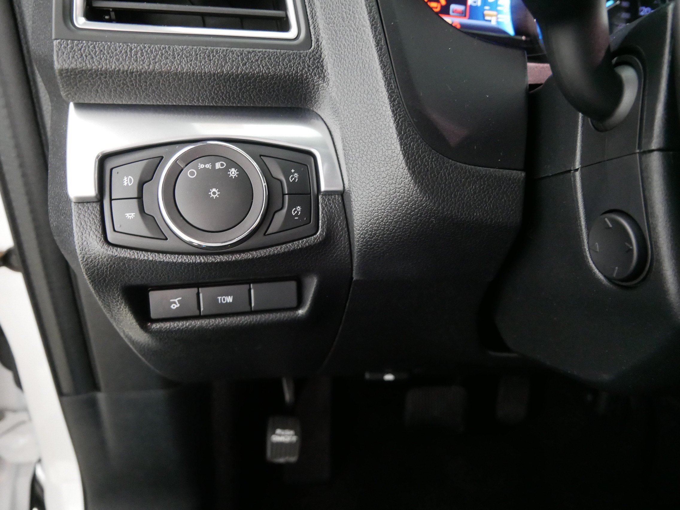 Used 2019 Ford Explorer Sport w/ Equipment Group 401A AWD/4WD image 26