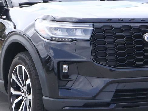 Used 2025 Ford Explorer ST-Line image 9