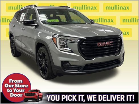 Used 2023 GMC Terrain SLE w/ Driver Convenience Package FWD image 2
