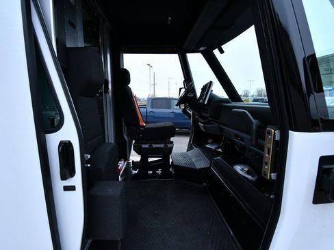 New 2025 Chevrolet Brightdrop 400 w/ Power Door Package image 23