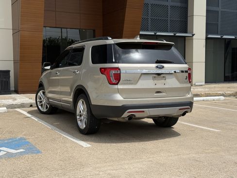 Used 2017 Ford Explorer Limited w/ Equipment Group 301A AWD/4WD image 4