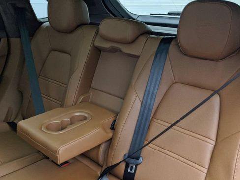 Certified 2023 Porsche Cayenne Turbo AWD/4WD image 39