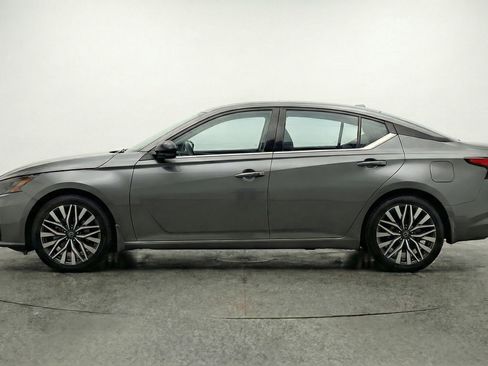 Used 2025 Nissan Altima 2.5 SV image 5