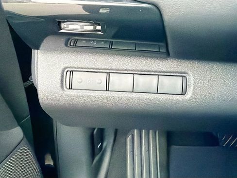 Used 2024 Nissan Pathfinder S image 35