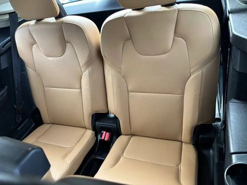 Used 2016 Volvo XC90 T6 Momentum w/ Momentum Plus Package AWD/4WD image 14