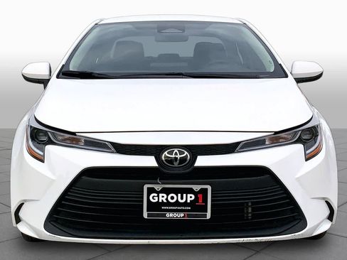 Used 2025 Toyota Corolla LE FWD image 4