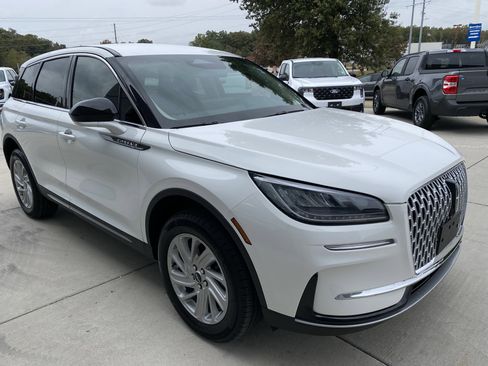 Used 2025 Lincoln Corsair AWD image 3