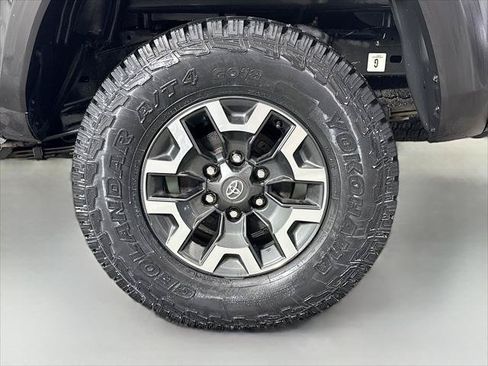 Certified 2022 Toyota Tacoma TRD Off-Road w/ Black Out Package (TMS) AWD/4WD image 27