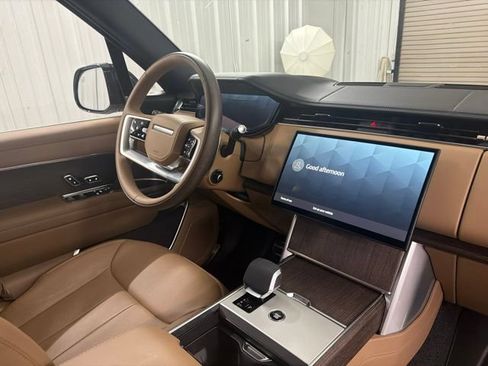 Certified 2025 Land Rover Range Rover SE AWD/4WD image 24