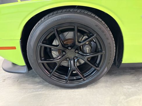 Used 2015 Dodge Challenger R/T Scat Pack w/ Scat Pack Appearance Package image 20