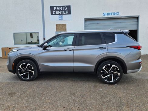 Used 2024 Mitsubishi Outlander SE AWD/4WD image 2