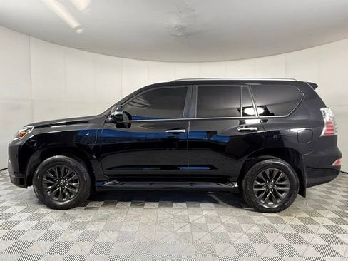 Used 2020 Lexus GX 460 Premium w/ Premium Package image 3