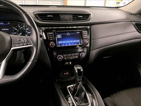 Used 2018 Nissan Rogue SV AWD/4WD image 6