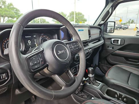 Used 2025 Jeep Gladiator Rubicon w/ Convenience Group AWD/4WD image 10