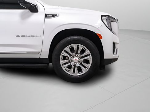 Used 2023 GMC Yukon XL Denali AWD/4WD image 7