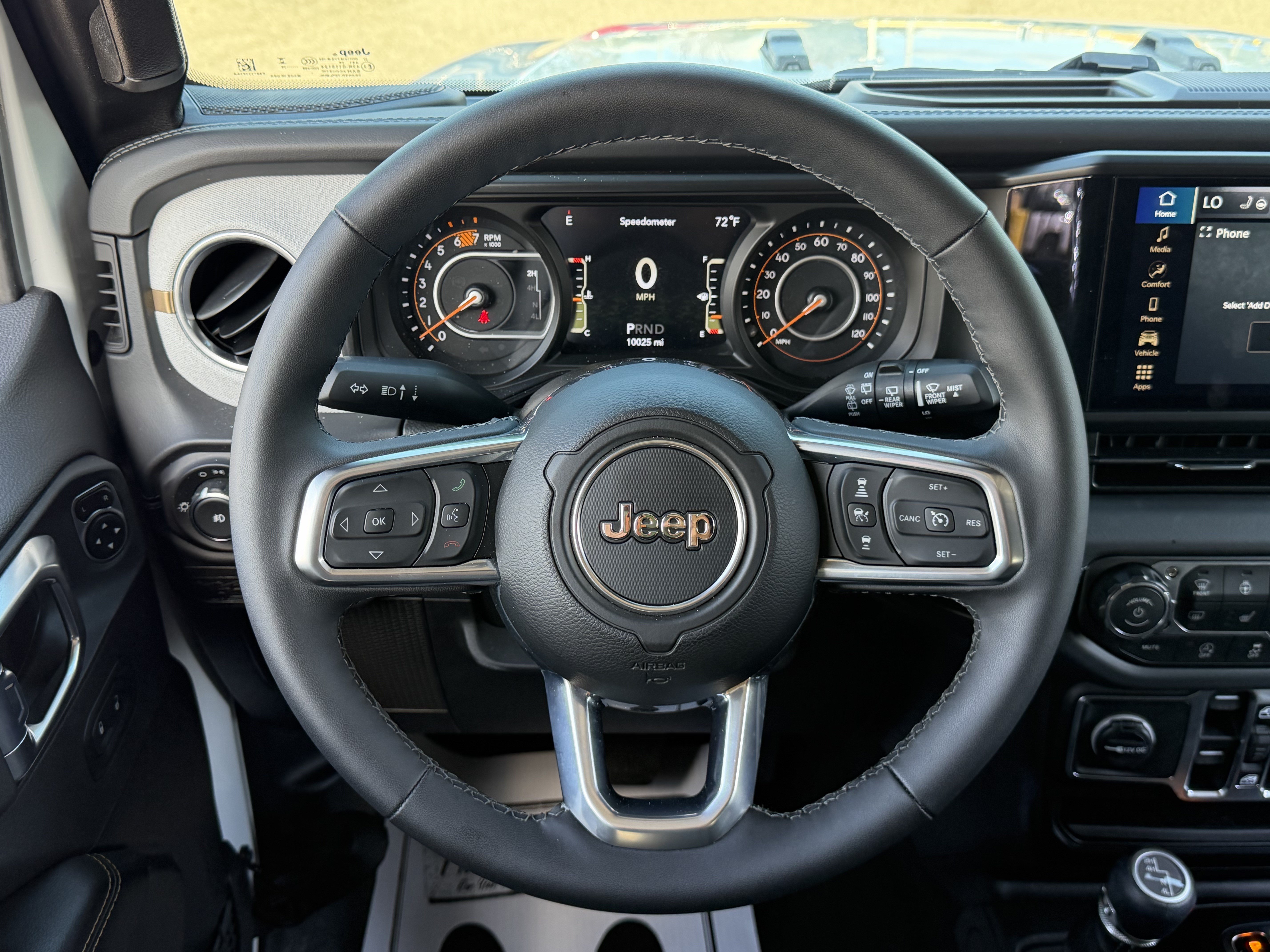 Used 2026 Jeep Wrangler Unlimited Sahara AWD/4WD image 17