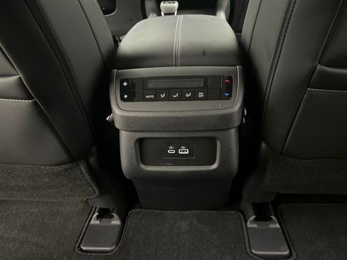 Used 2025 Nissan Pathfinder SL image 21