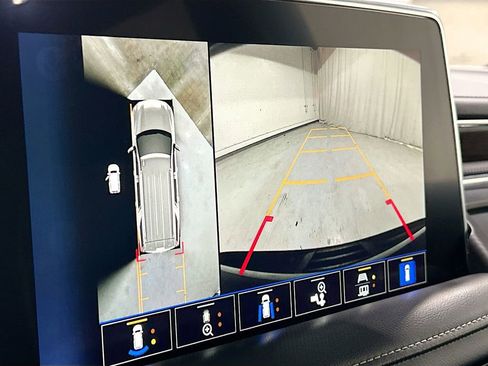 Used 2022 Chevrolet Suburban Premier image 14