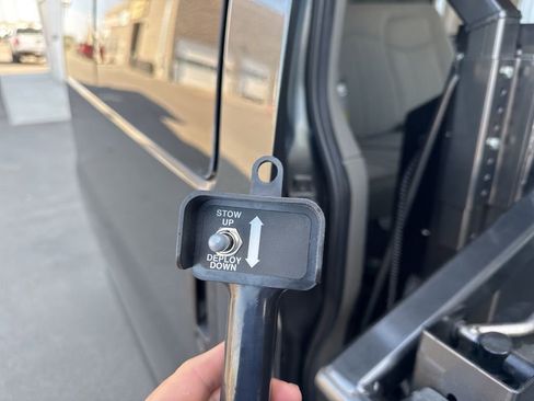 Used 2003 GMC Savana 1500 Passenger w/ Sle Preferred Equipment Group image 28