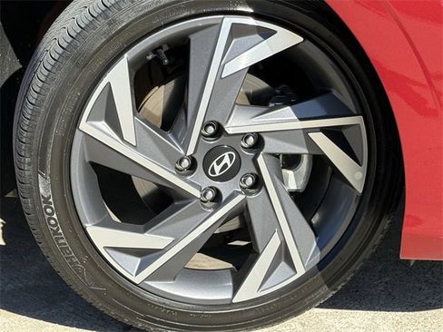 Used 2025 Hyundai Elantra SEL image 7