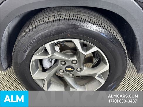 Used 2025 Chevrolet Trax LT w/ LT Convenience Package image 12