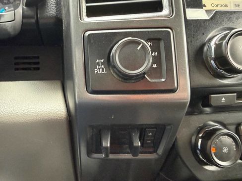 Used 2017 Ford F250 XLT w/ XLT Premium Package AWD/4WD image 29