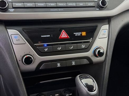 Used 2018 Hyundai Elantra SEL FWD image 19