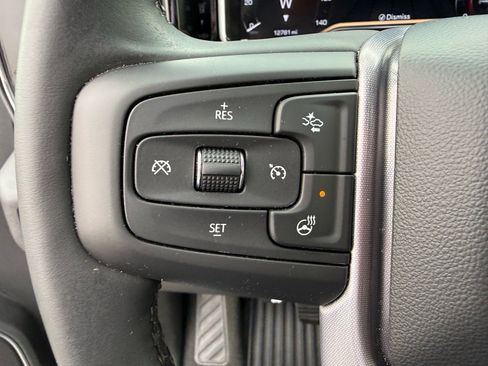 Used 2025 GMC Sierra 1500 SLE w/ Preferred Package image 24