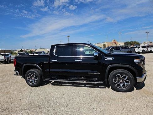 New 2026 GMC Sierra 1500 SLT image 6