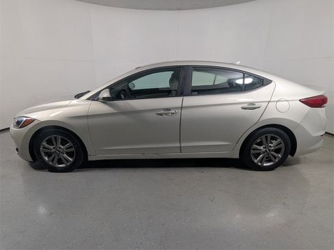 Used 2017 Hyundai Elantra SE image 4