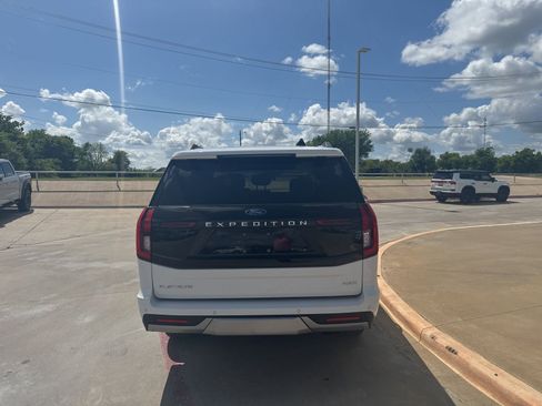 Used 2025 Ford Expedition Max Platinum image 6